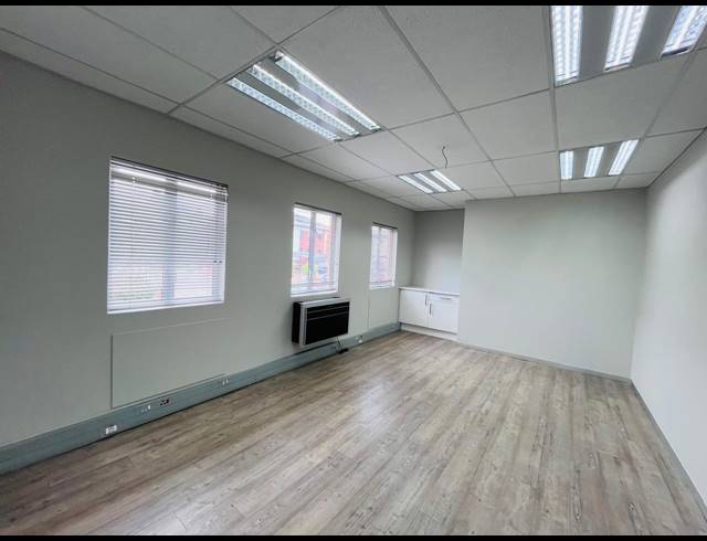 365M² OFFICE FOR SALE IN WATERFORD ESTATES